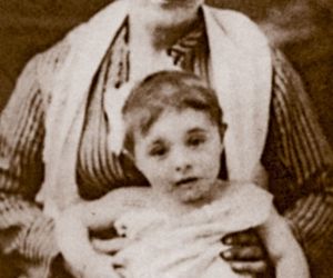 LIVORNO - Modigliani in braccio alla tata
