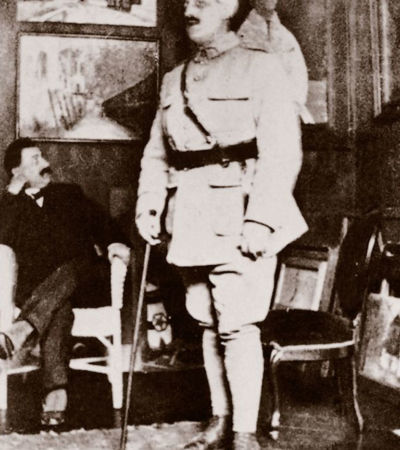PARIGI, 1916
Guillaume Apollinaire ferito, di ritorno dal fronte